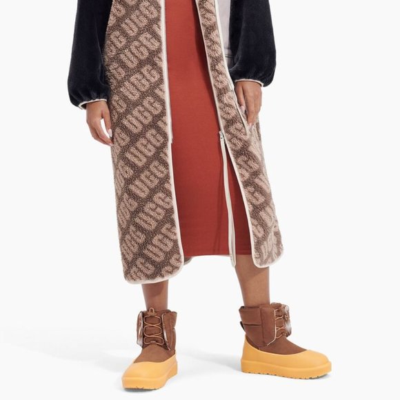 🎁 UGG Classic Maxi Toggle Boot - Picture 1 of 6